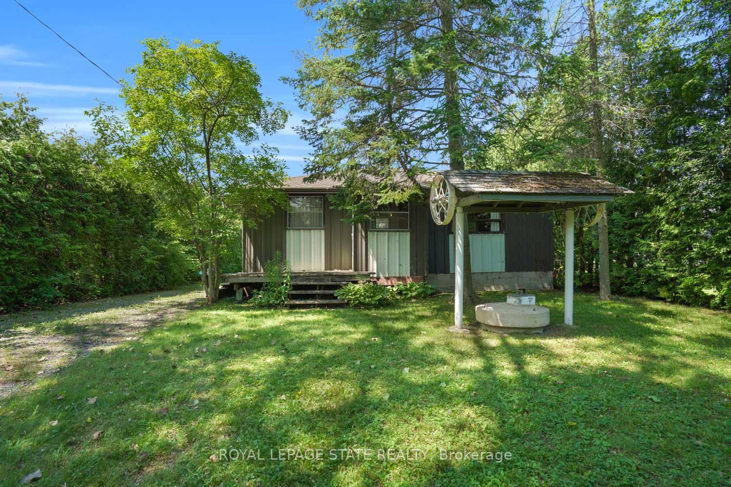 Photo 1 of 24 — 104 Farley Circle, Georgina, ON L0E 1S0