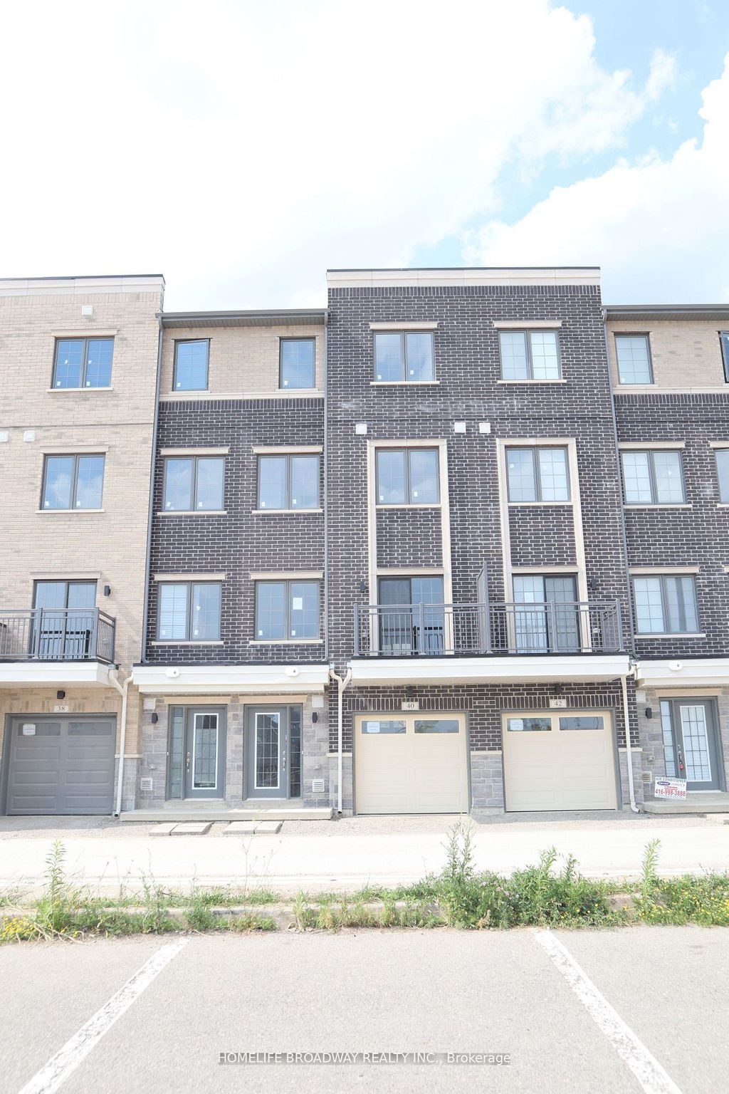 Photo of 40 Clippers Crescent, Whitchurch-Stouffville, ON L4A 4X7 (MLS # N12857542)