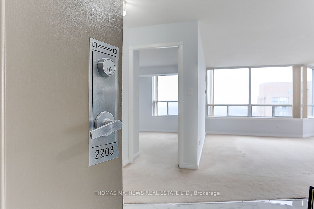 135 Hillcrest Avenue 2203