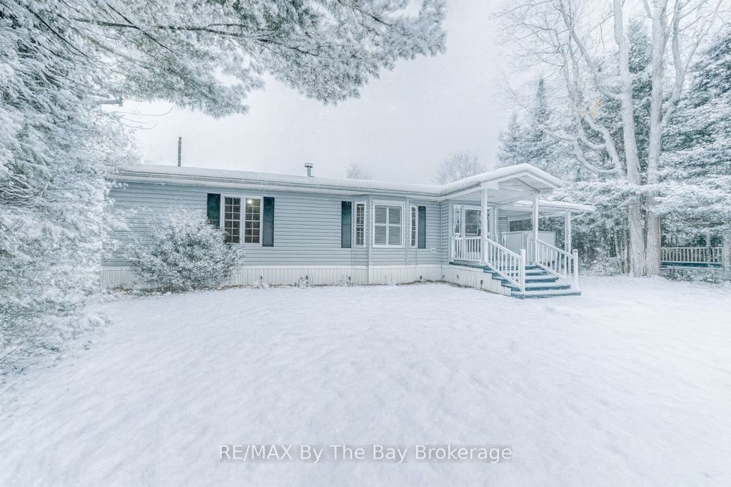 Photo of 34 Topaz Street, Wasaga Beach, ON L9Z 1X7 (MLS # S12494658)
