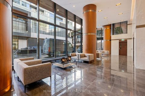 17 Bathurst Street 2015 Toronto ON M5V 0N1