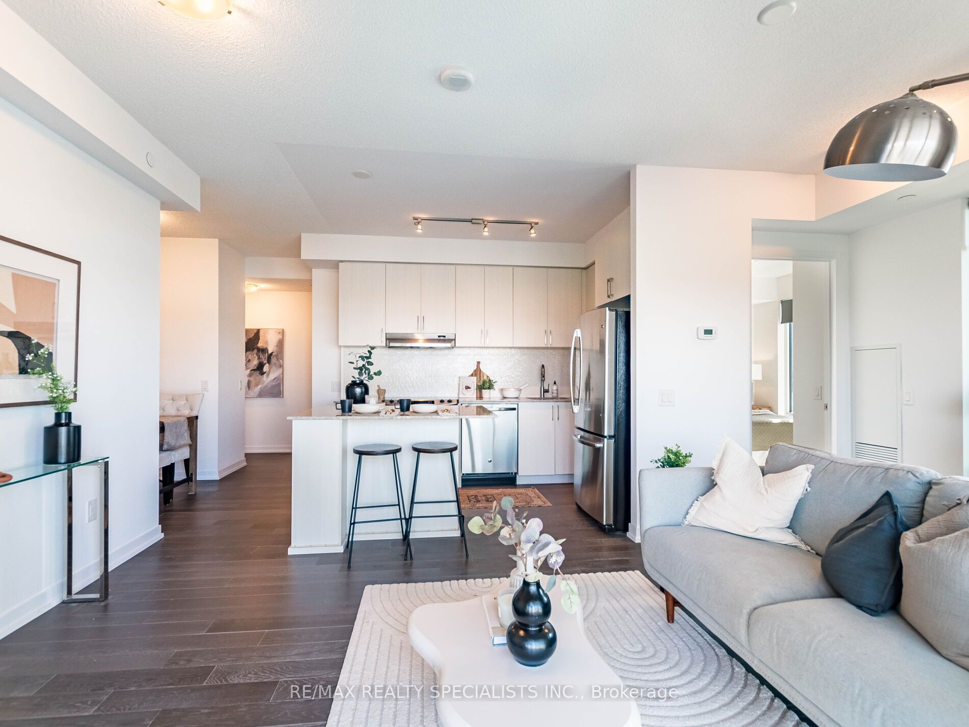 2560 Eglinton Avenue W 610