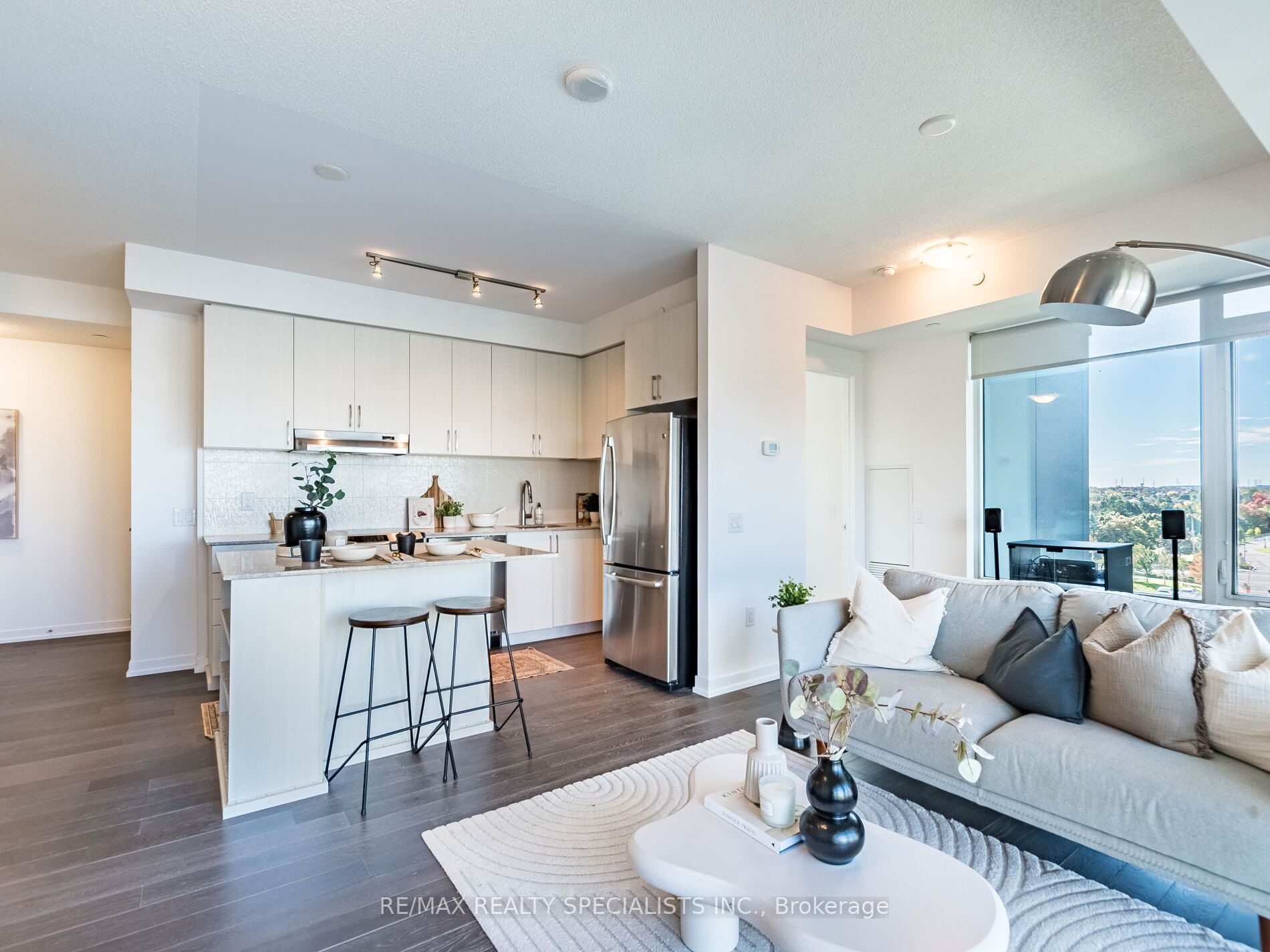 2560 Eglinton Avenue W 610