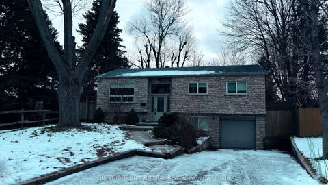 17 Law Crescent S Richmond Hill ON L4C 5K7