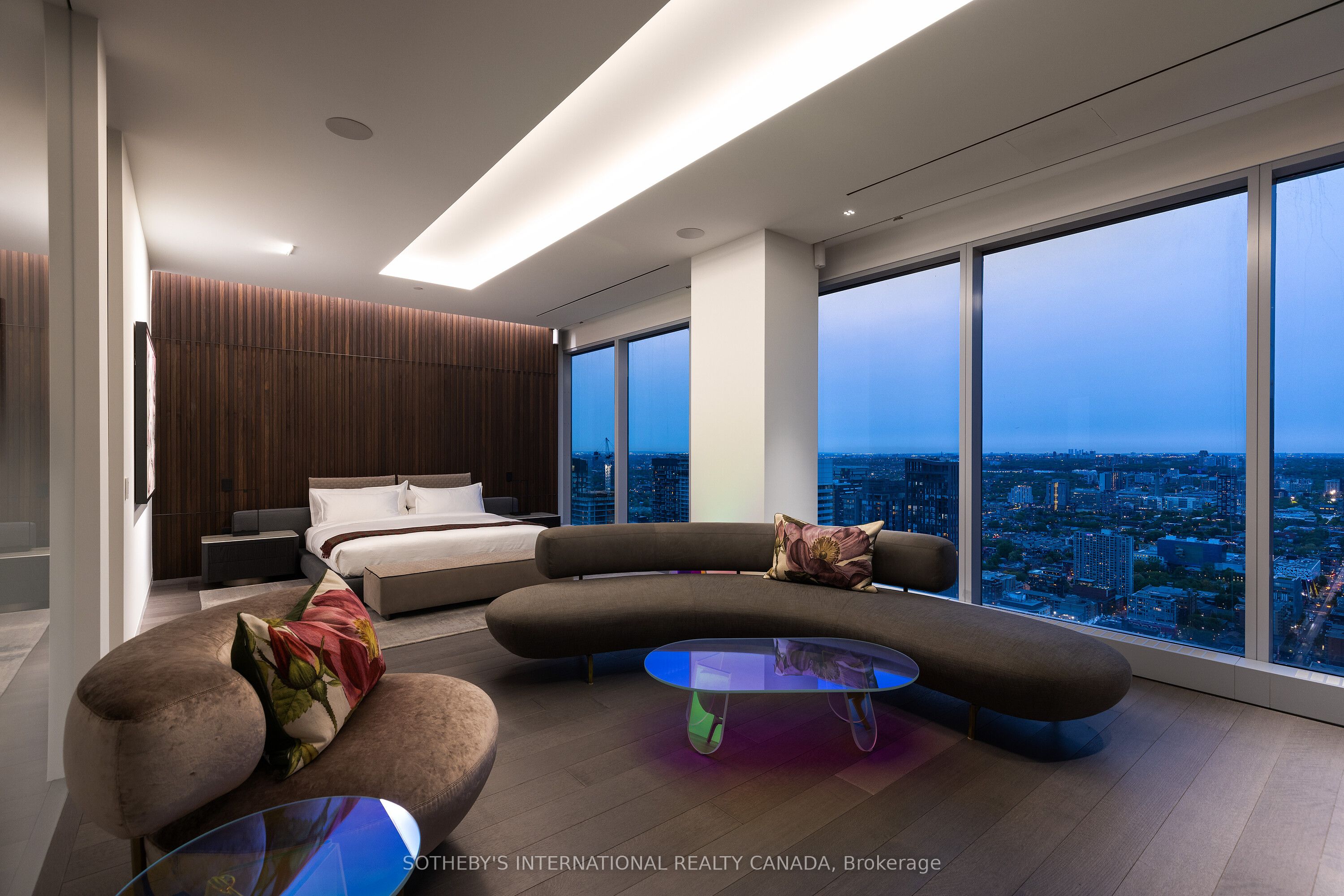 183 Wellington Street W 4602/03