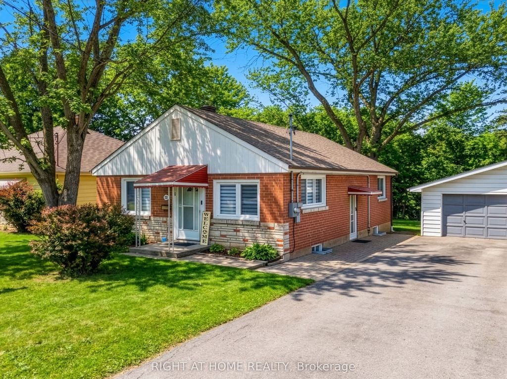 Photo of 735 Srigley Street, Newmarket, ON L3Y 1X6 (MLS # N12961026)