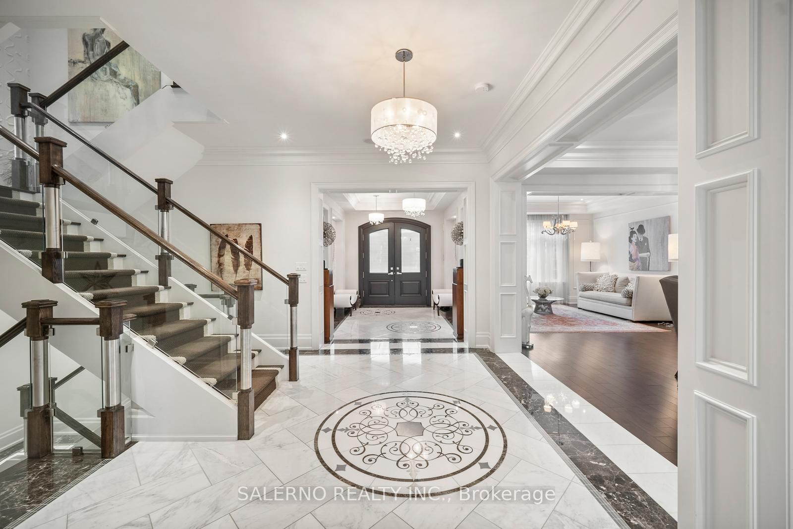 8 Thornhill Avenue