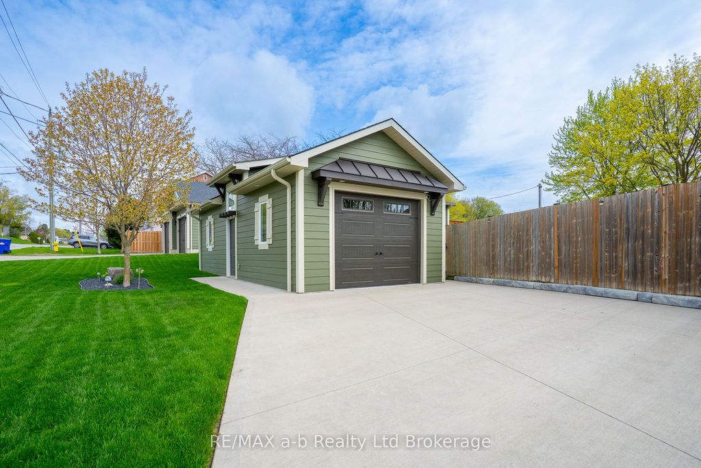 Photo of 136 Maple Lane, Tillsonburg, ON N4G 2Y9 (MLS # X13079206)