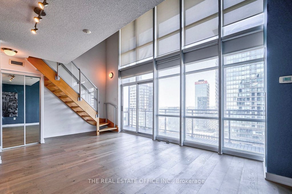 Photo of 15 Fort York Boulevard #3905, Toronto, ON M5V 3Y4 (MLS # C13661218)