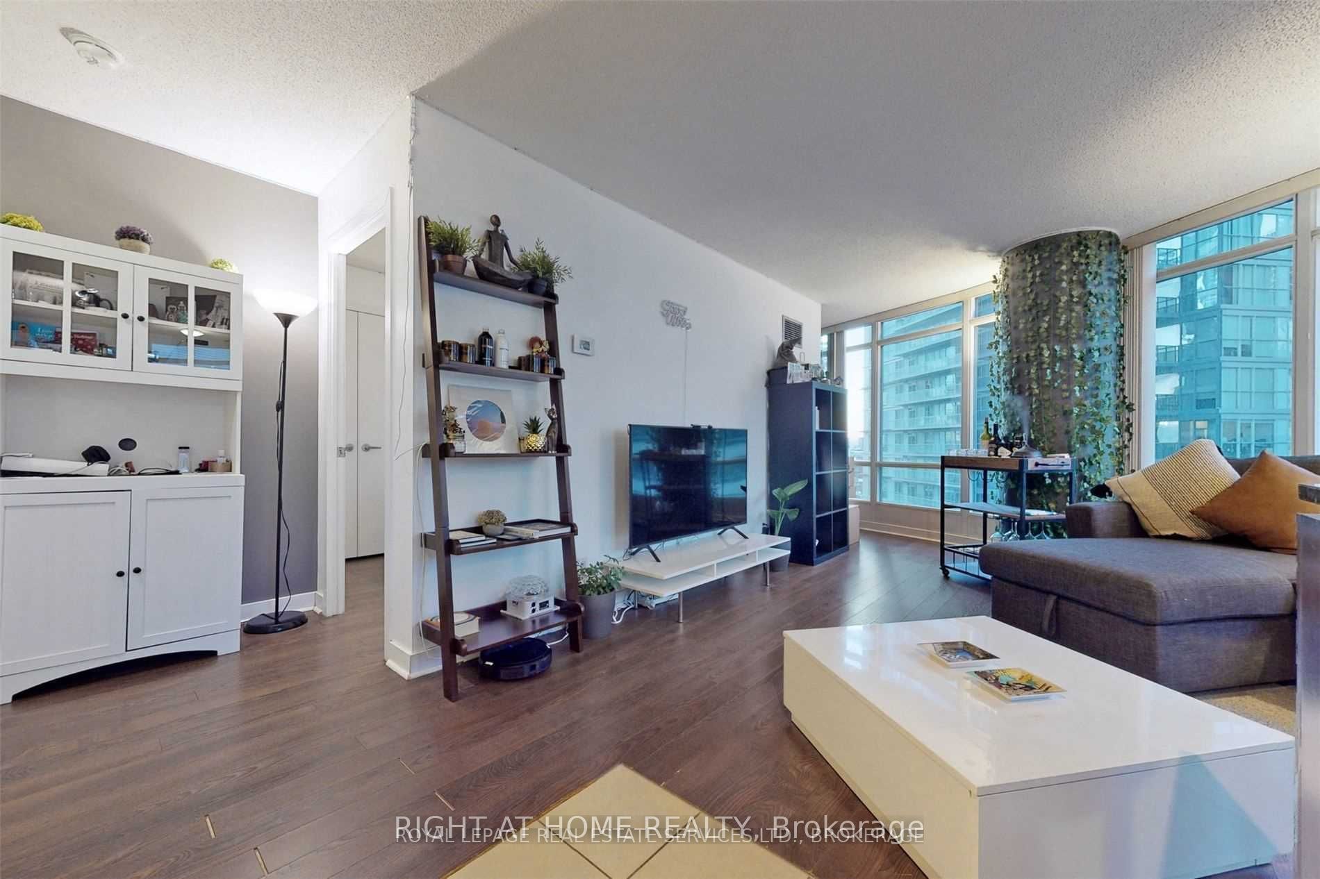 361 Front Street W 1810