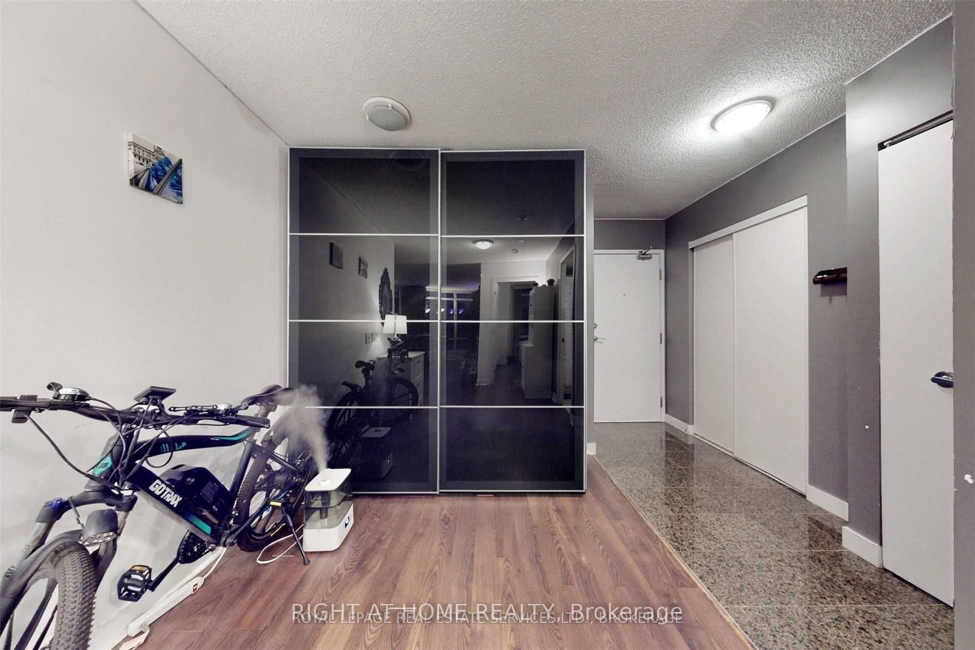 361 Front Street W 1810