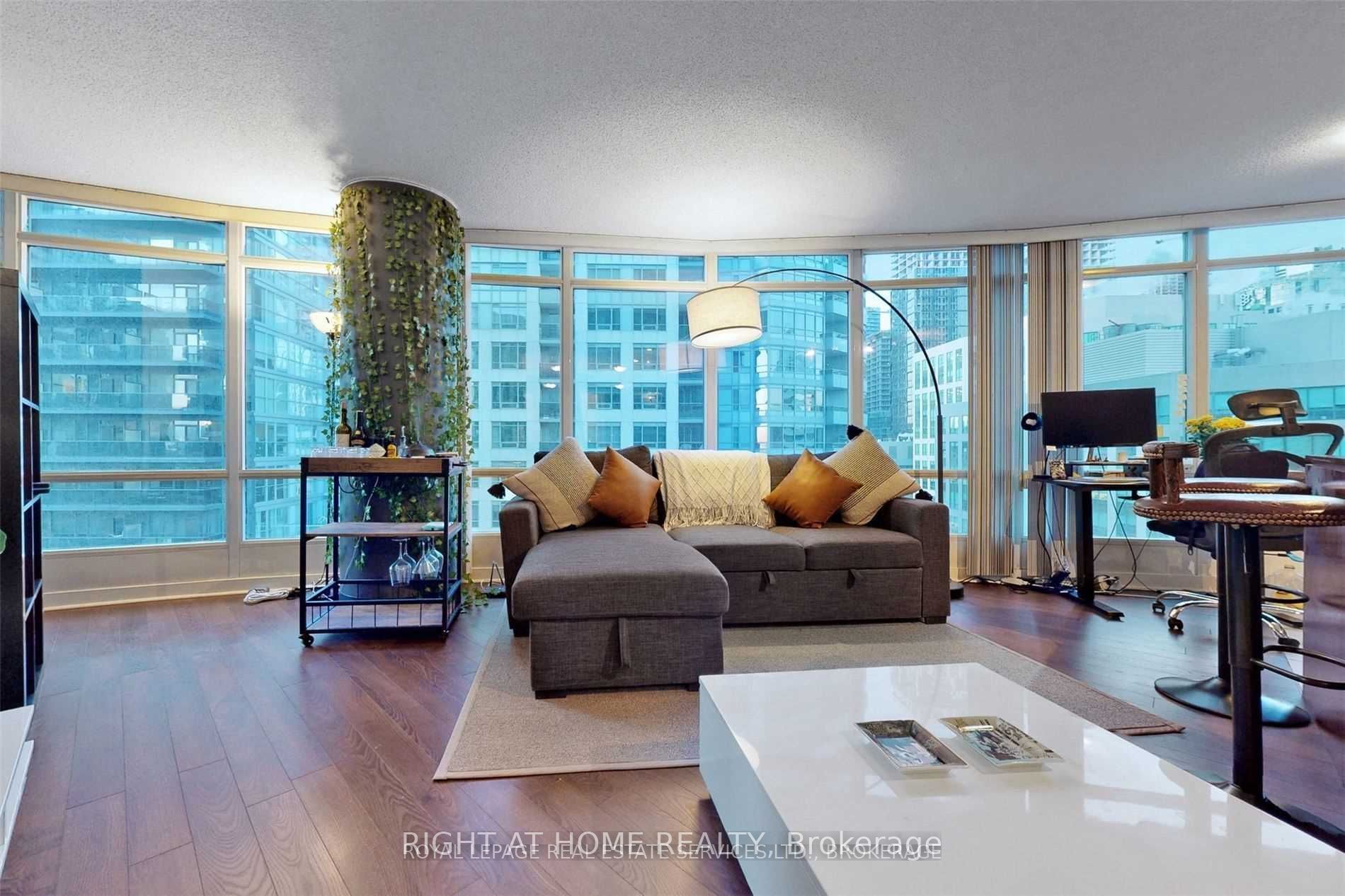 361 Front Street W 1810