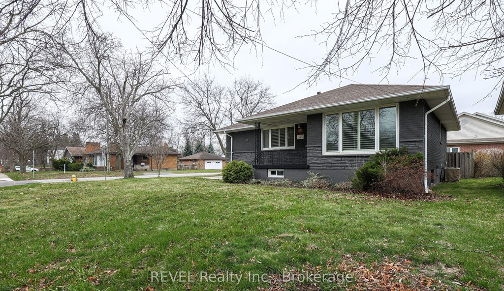 Photo of 325 Grantham Avenue, St. Catharines, ON L2M 5A8 (MLS # X12954588)