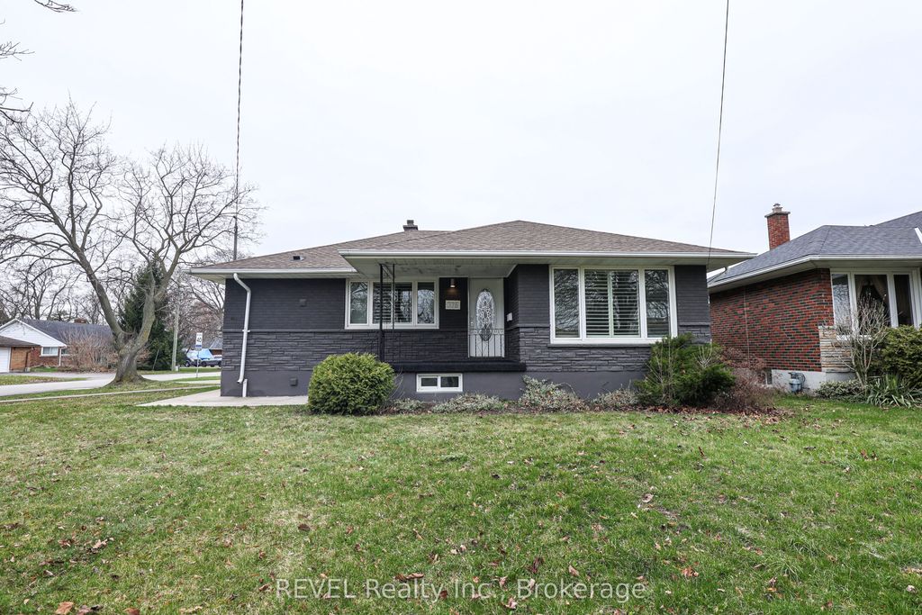 Photo of 325 Grantham Avenue, St. Catharines, ON L2M 5A8 (MLS # X12954588)