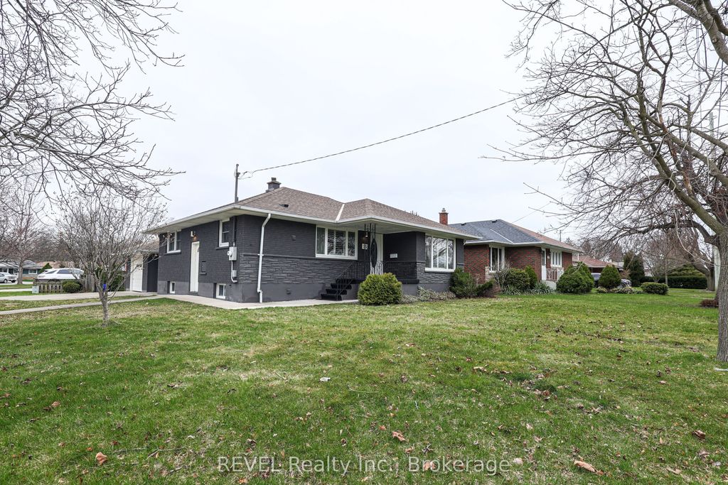 Photo of 325 Grantham Avenue, St. Catharines, ON L2M 5A8 (MLS # X12954588)