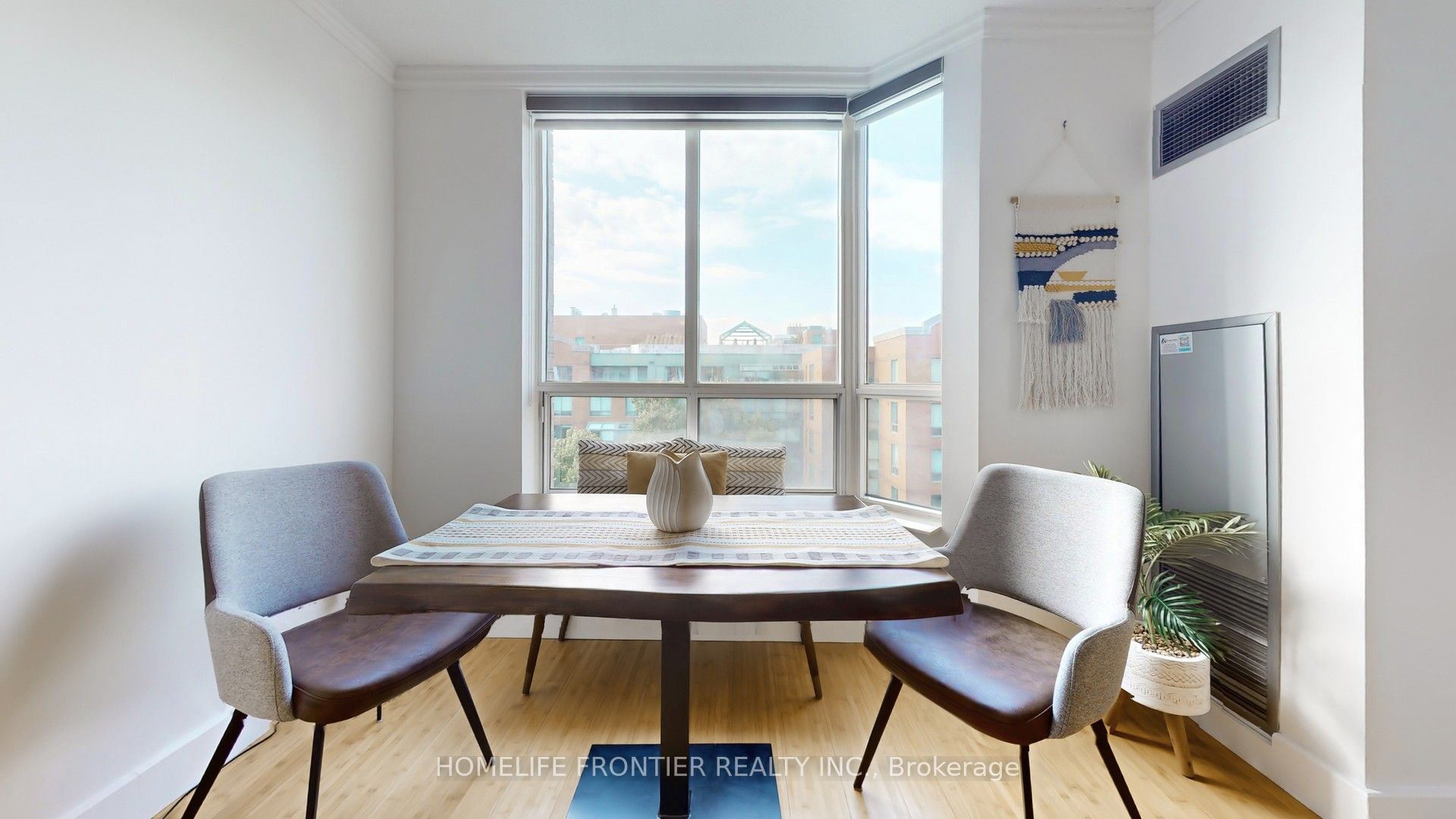 284 Bloor Street 806