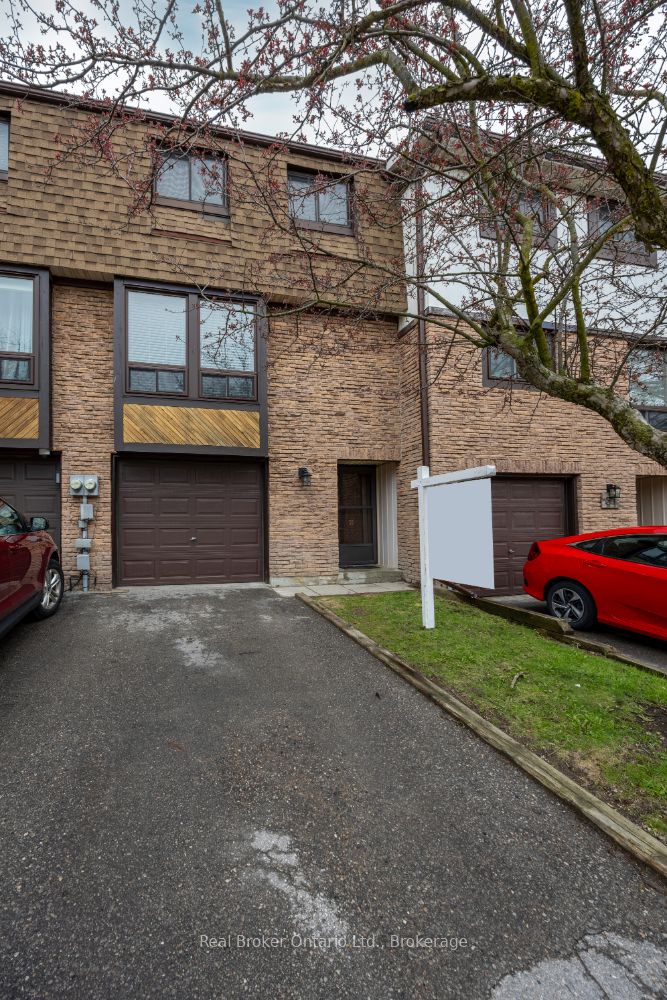 Photo of 220 Ormond Drive #30, Oshawa, ON L1G 6T5 (MLS # E13716038)