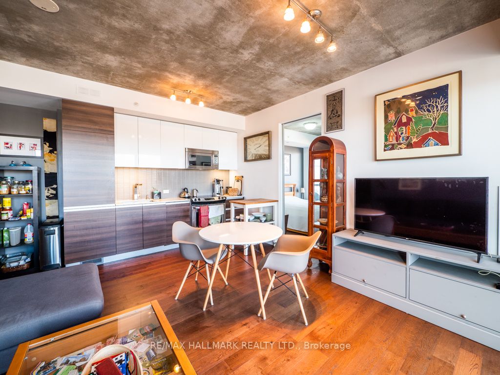 1238 Dundas Street E 602