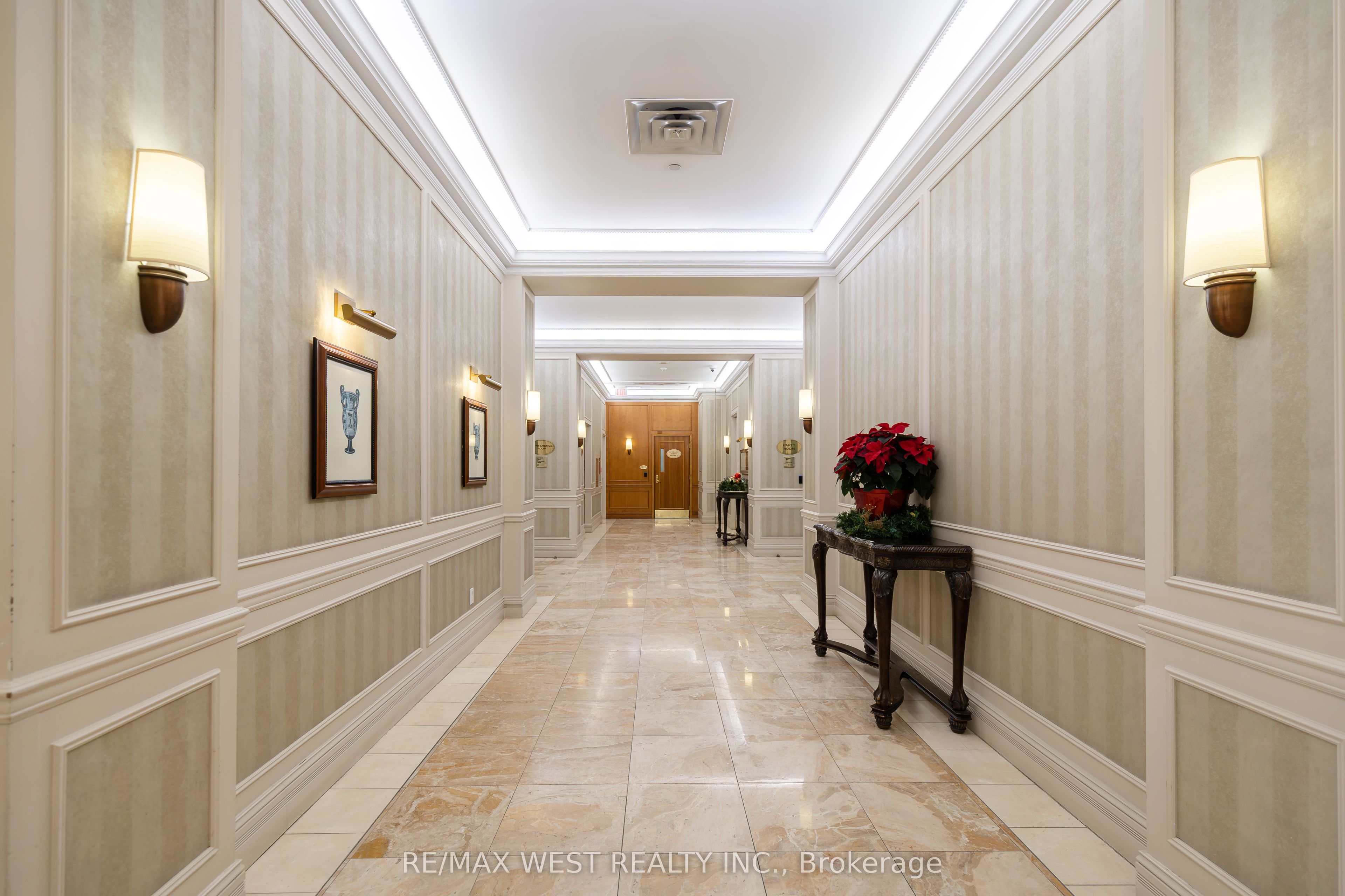 35 Kingsbridge Garden Circle 902