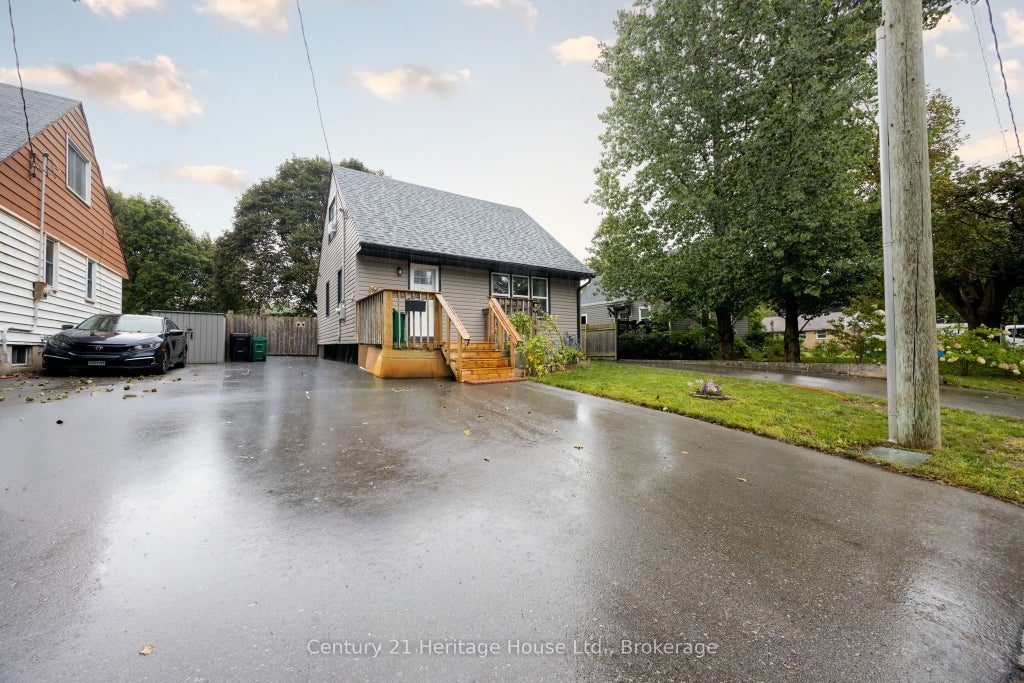Photo of 102 Stewart Avenue, Cambridge, ON N1R 2T9 (MLS # X13776122)