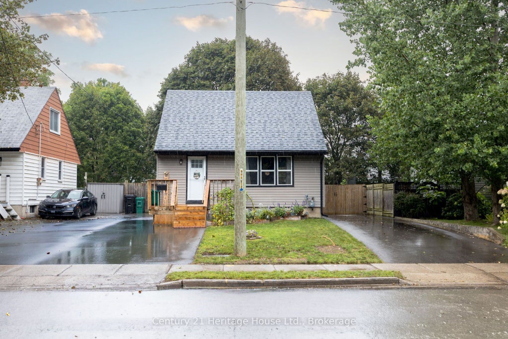 Photo of 102 Stewart Avenue, Cambridge, ON N1R 2T9 (MLS # X13776122)