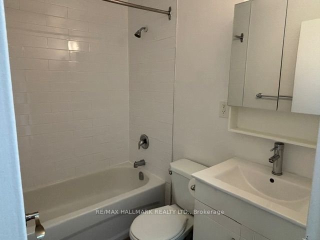 515 North Service Road 2-504