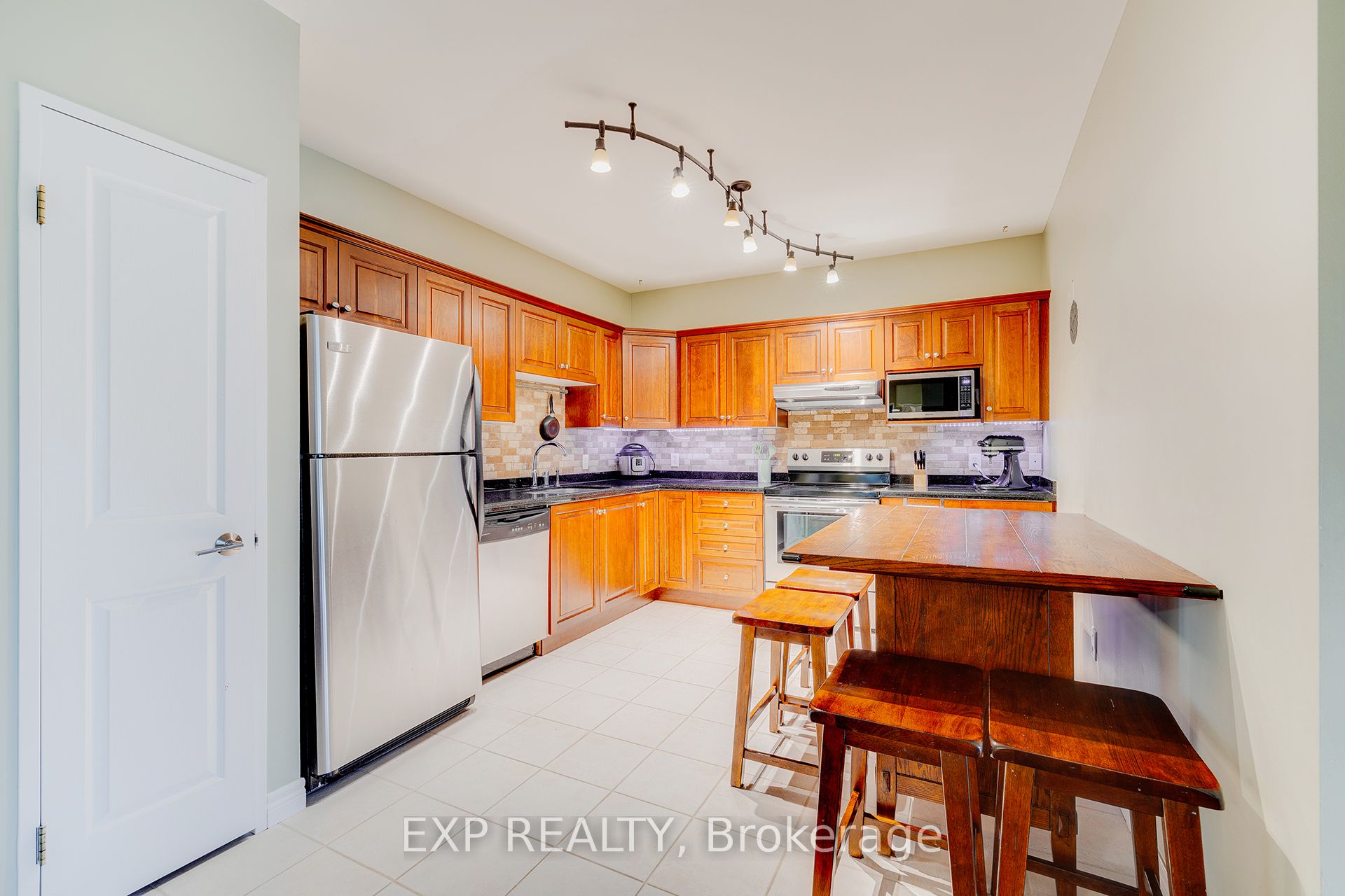 255 Keats Way 403