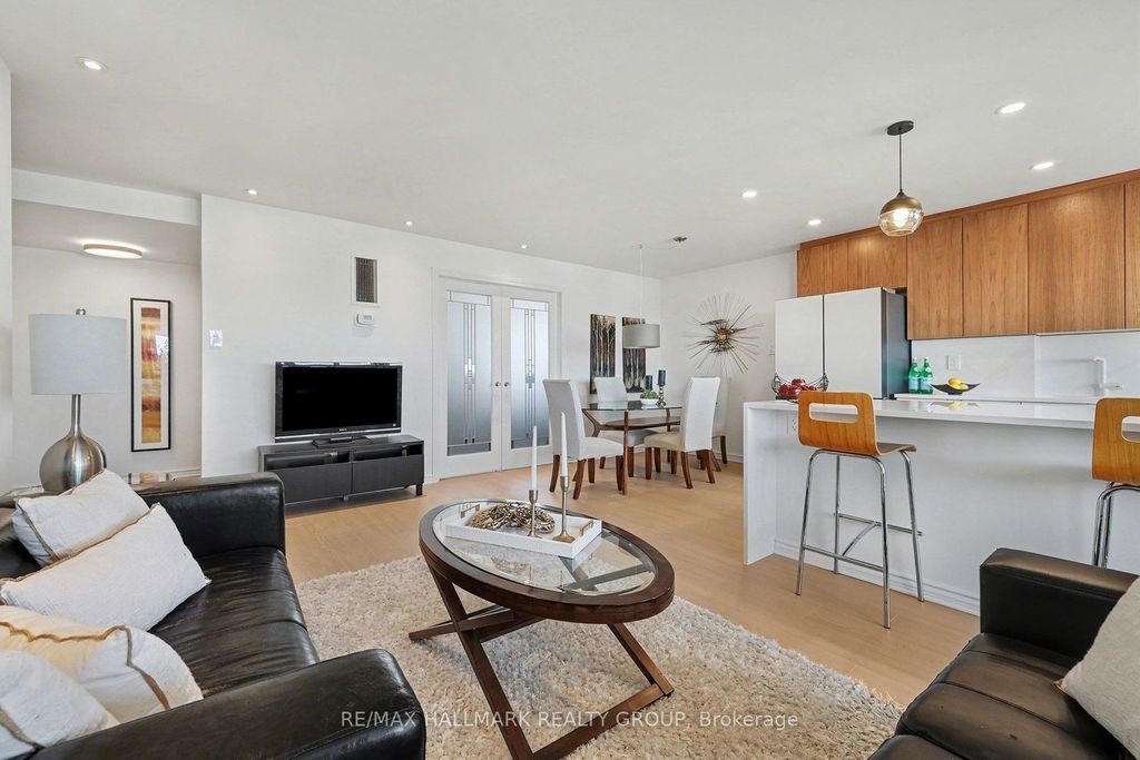 Photo of 530 Laurier Avenue W #PH2, Ottawa Centre, ON K1R 7T1 (MLS # X12762746)