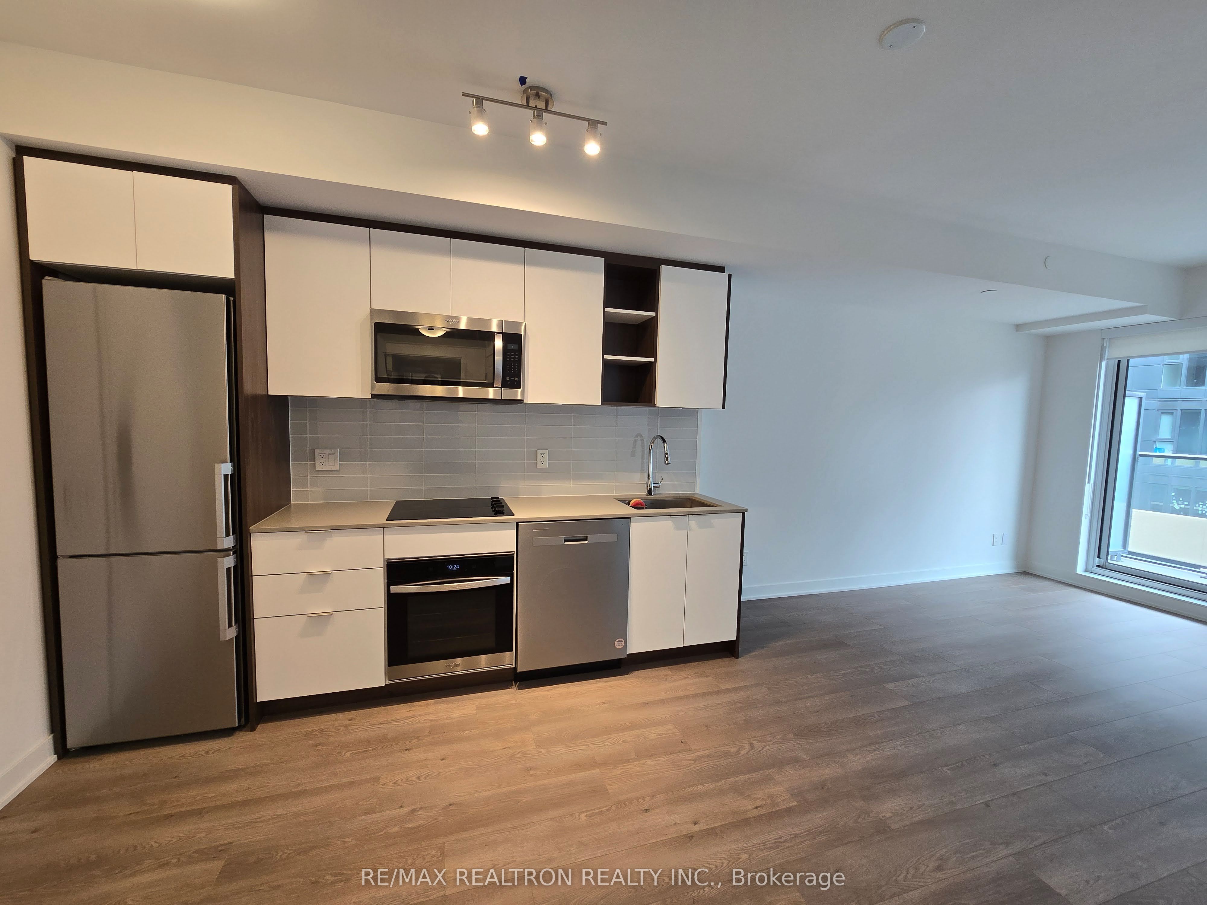 543 Richmond Street W 1220