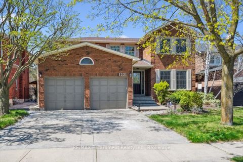 1221 Parsons Lane Oakville ON L6M 1K3