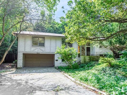 Photo of 15 York Valley Crescent, Toronto, ON M2P 1A8 (MLS # C12392609)