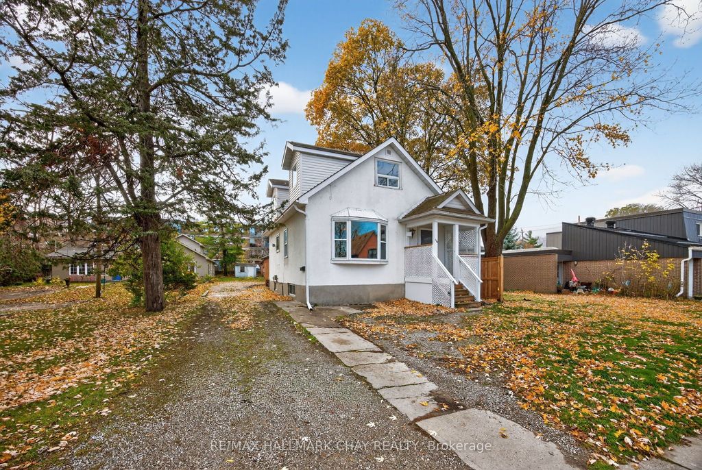 Photo of 114 Burton Avenue, Barrie, ON L4N 2R8 (MLS # S12663080)