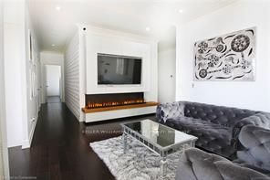 330 Red Maple Road PH8