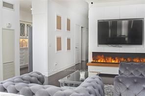 330 Red Maple Road PH8