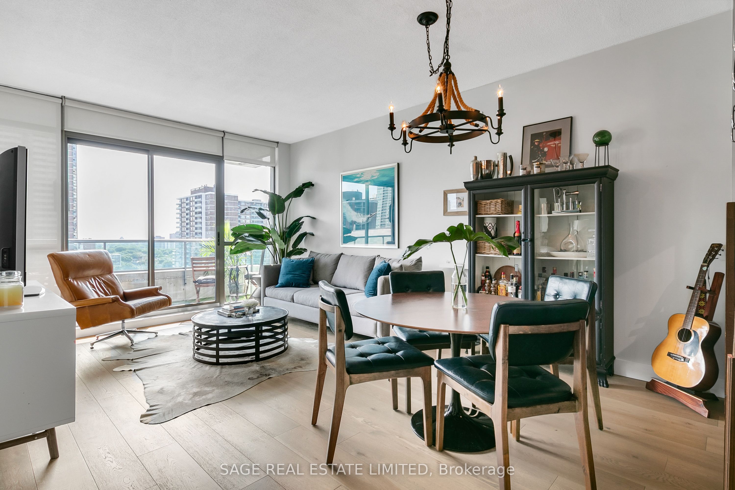 Photo 1 of 30 — 285 Mutual Street 1305, Toronto, ON M4Y 3C5
