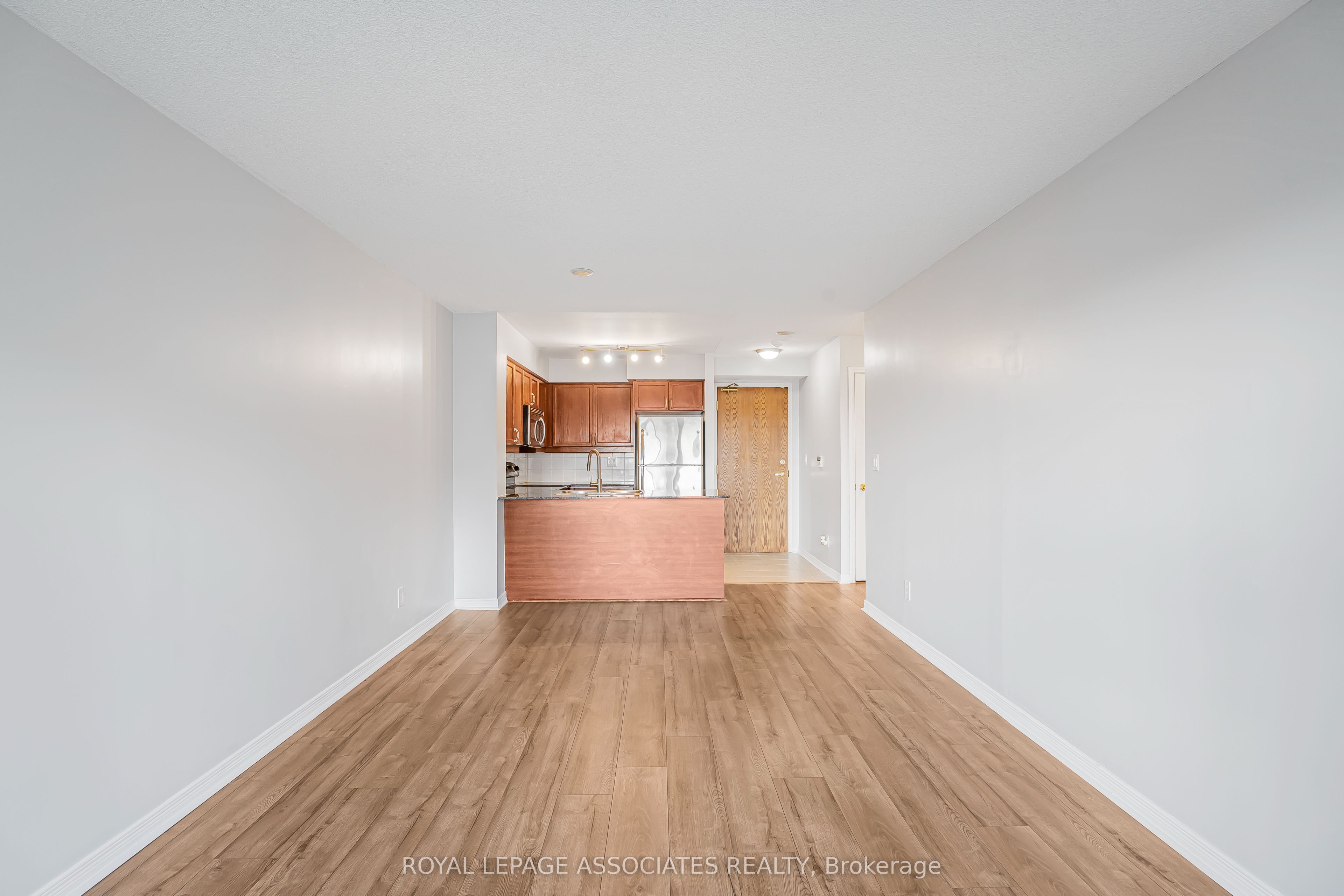 185 Oneida Crescent 715