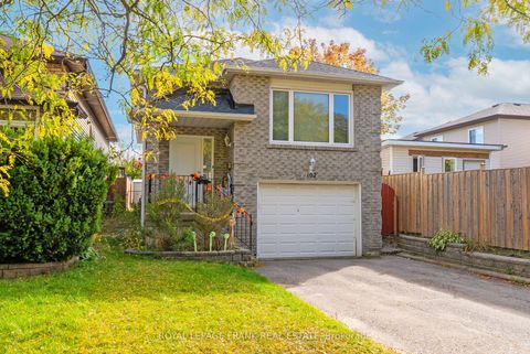 Property photo of 102 turnberry crescent, clarington, ON l1e 1a8