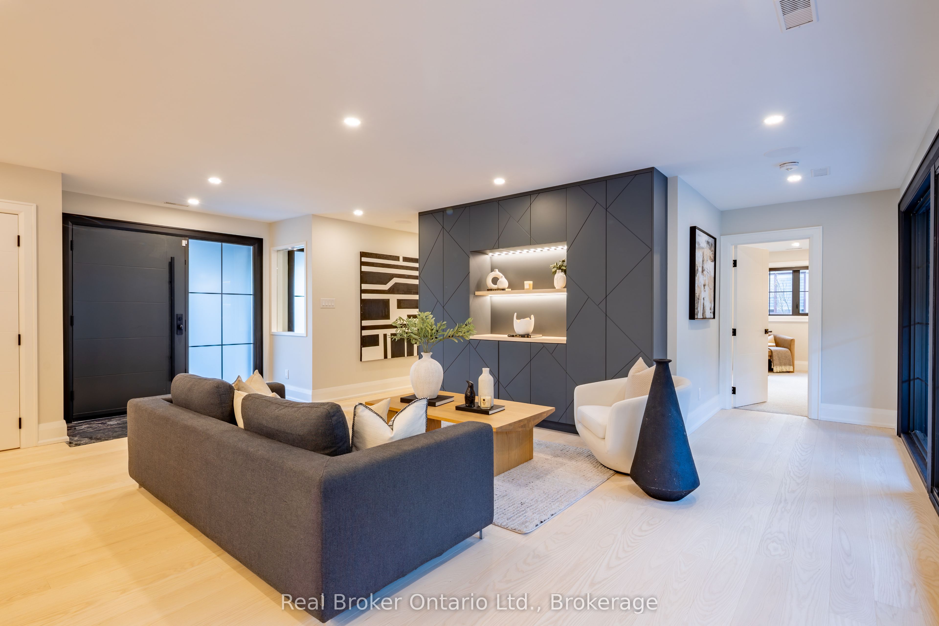 841 Danforth Place
