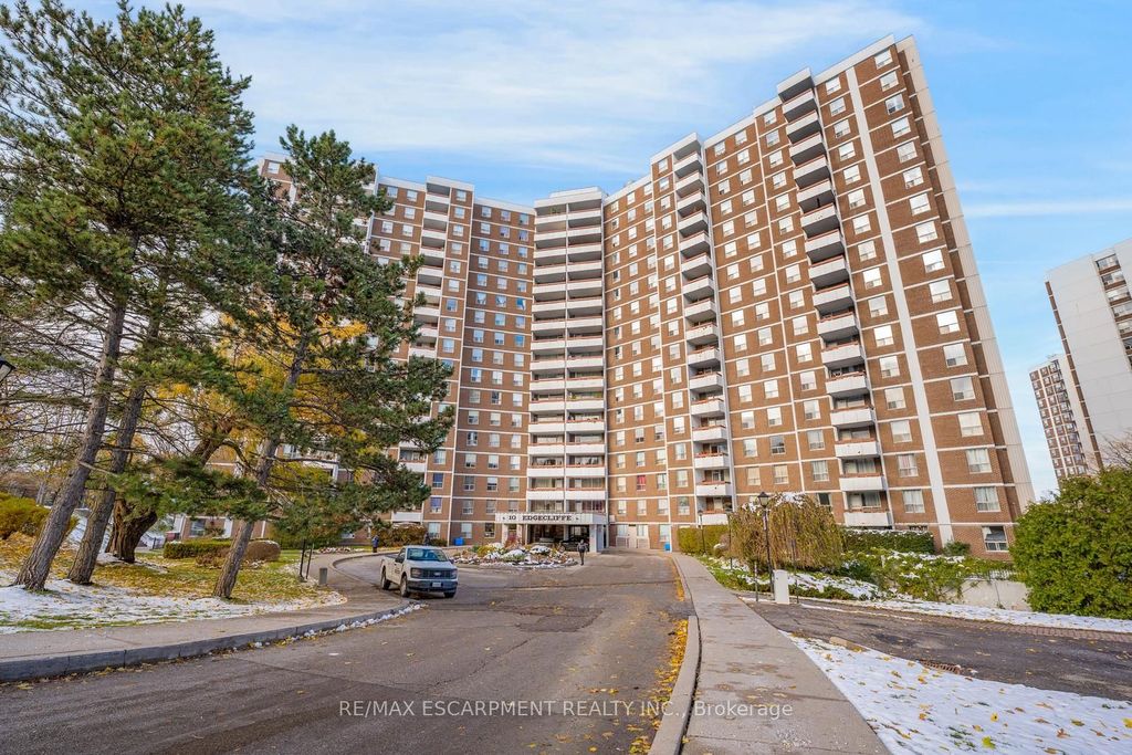 Photo of 10 Edgecliff Golfway #206, Toronto, ON M3C 3A3 (MLS # C12611044)