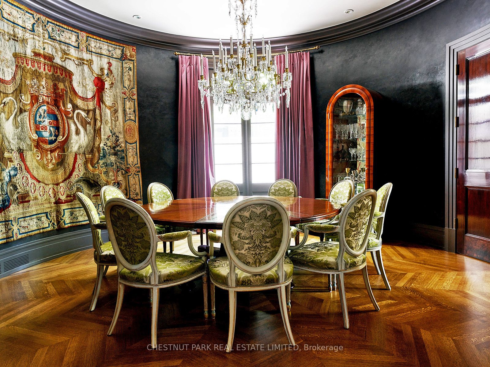 10 Shorncliffe Avenue