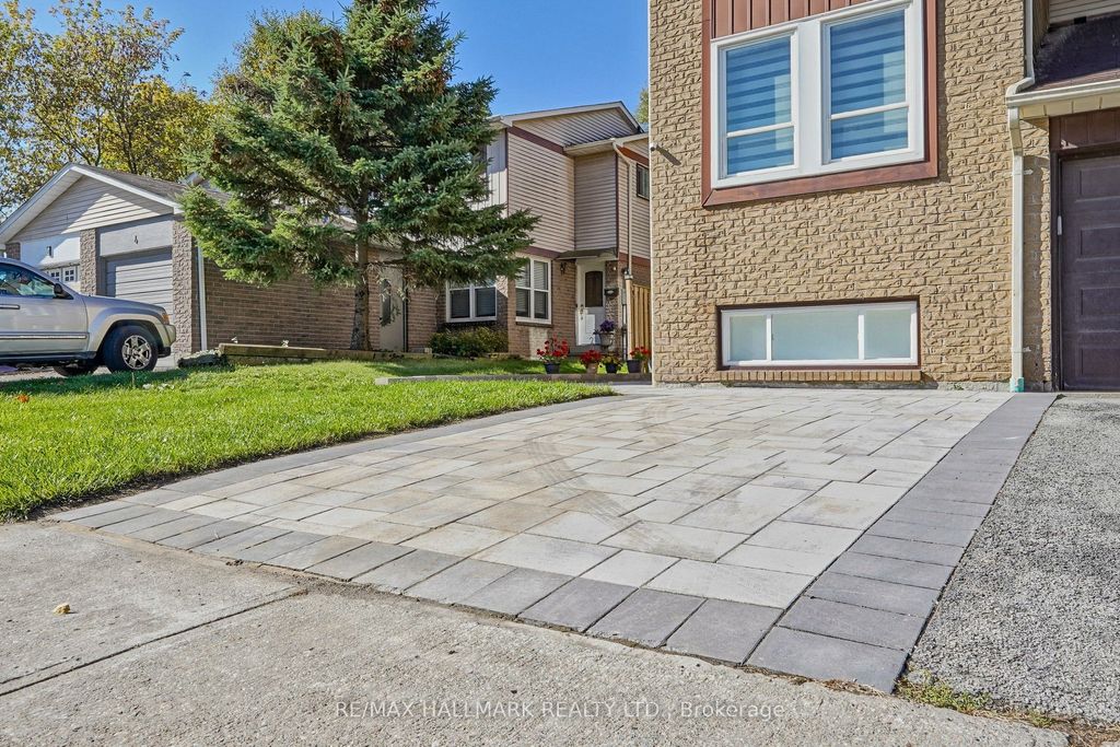 Photo of 6 Wiles Court, Aurora, ON L4G 3N5 (MLS # N12451990)