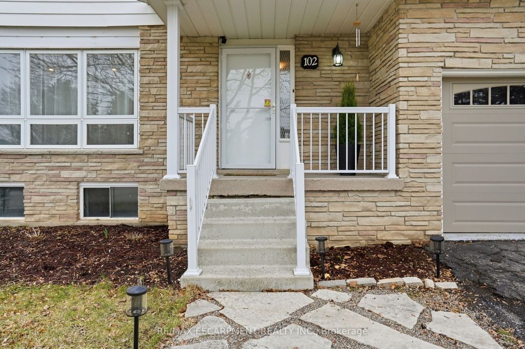 Photo of 102 Dundee Drive, Haldimand, ON N3W 1J8 (MLS # X12967208)