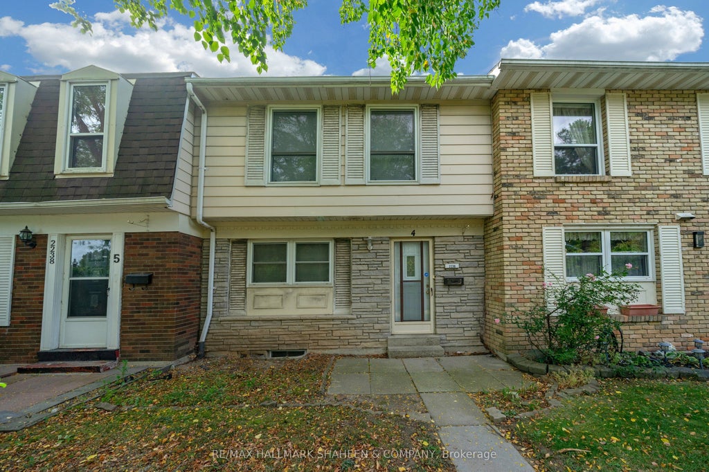 Photo of 2238 Upper Middle Road #4, Burlington, ON L7P 2Z9 (MLS # W13818432)
