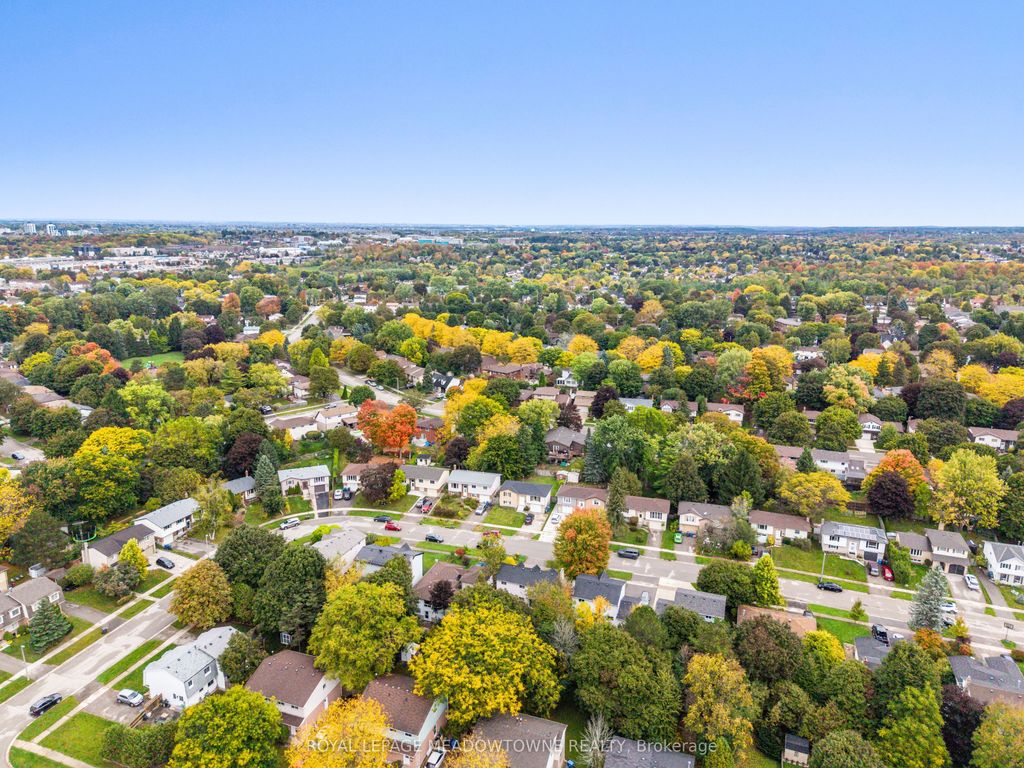 Photo of 21 Briarlea Road, Guelph, ON N1G 3H4 (MLS # X12452478)