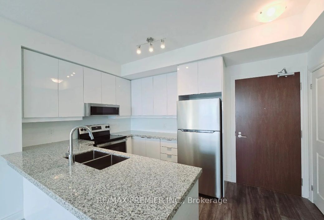 1050 Main Street E 1114