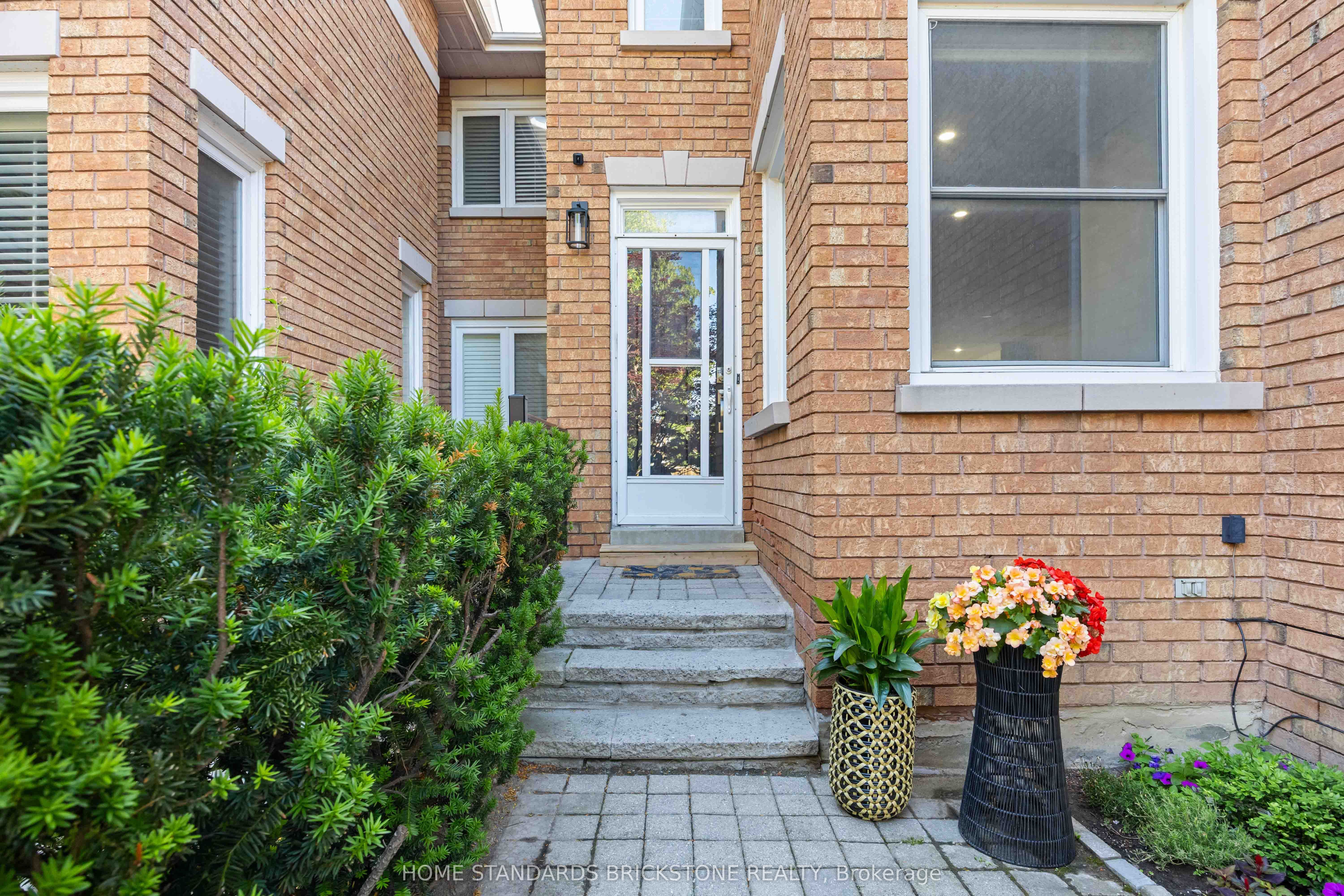 135 Brownstone Circle