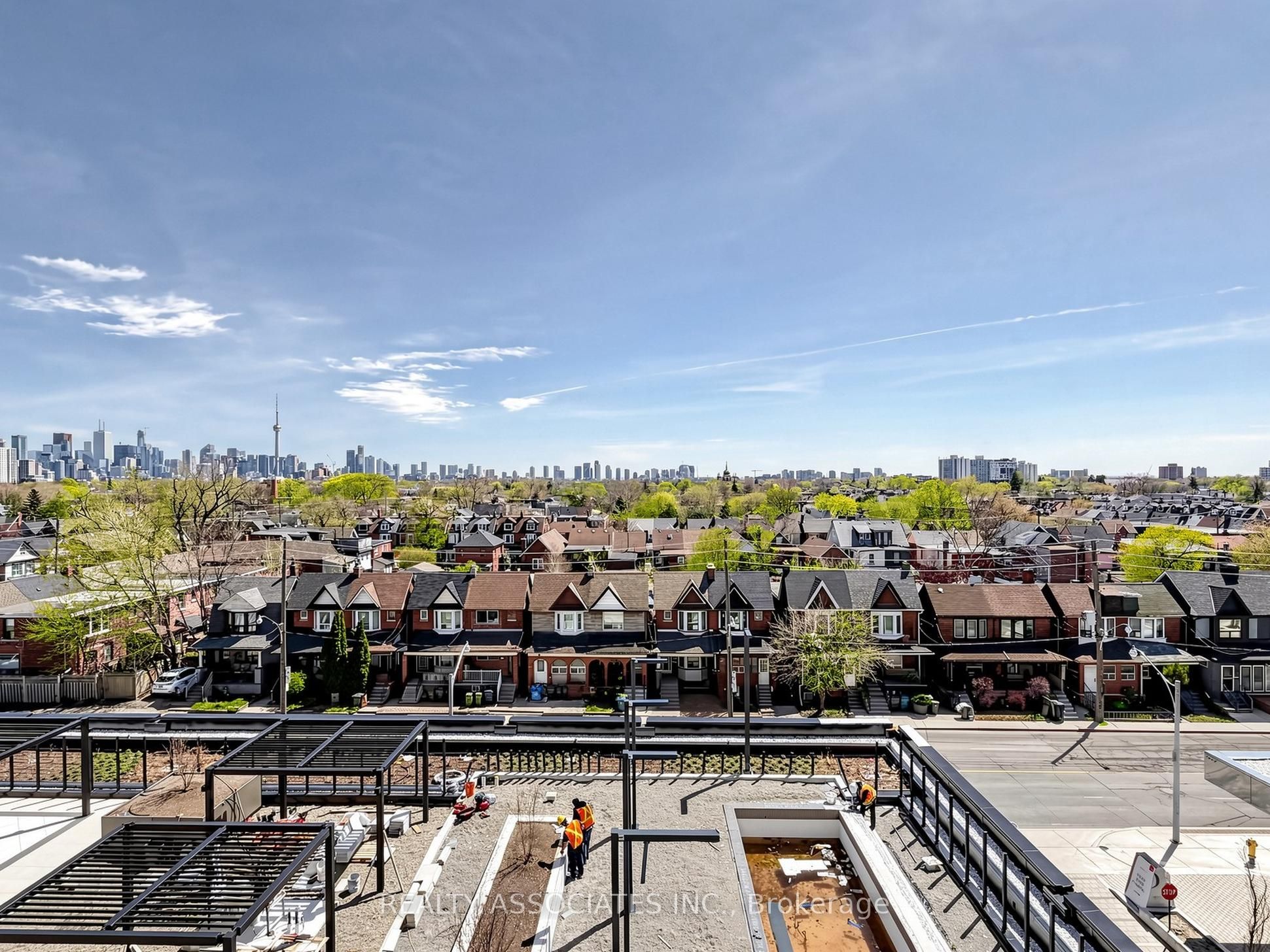 858 Dupont Street 535