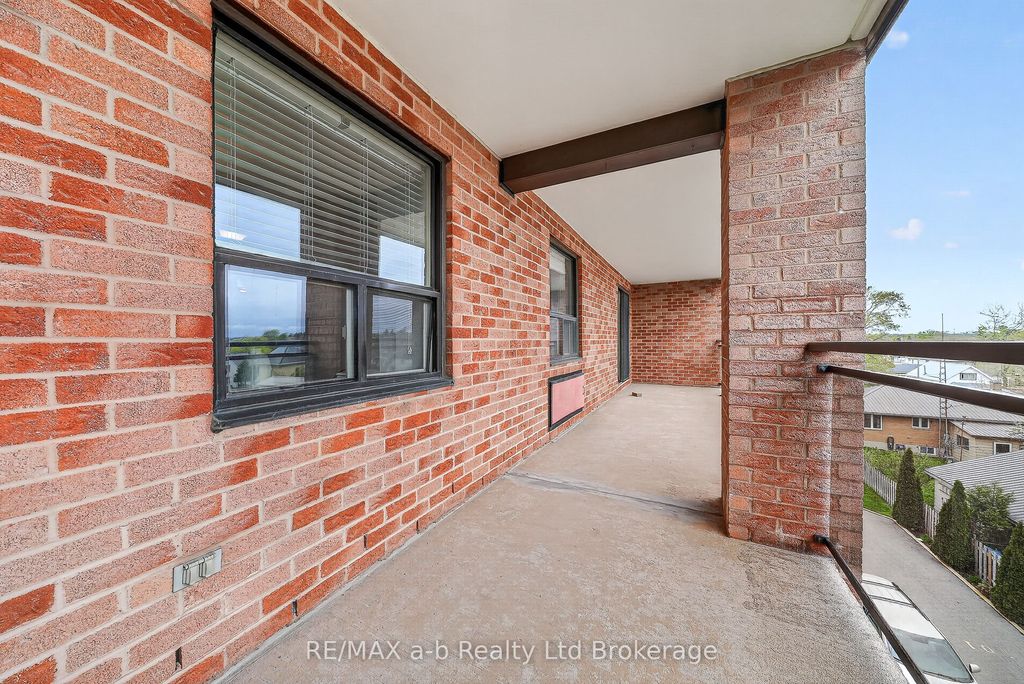 Photo of 75 Bridge Street E #402, Tillsonburg, ON N4G 1T1 (MLS # X13079408)