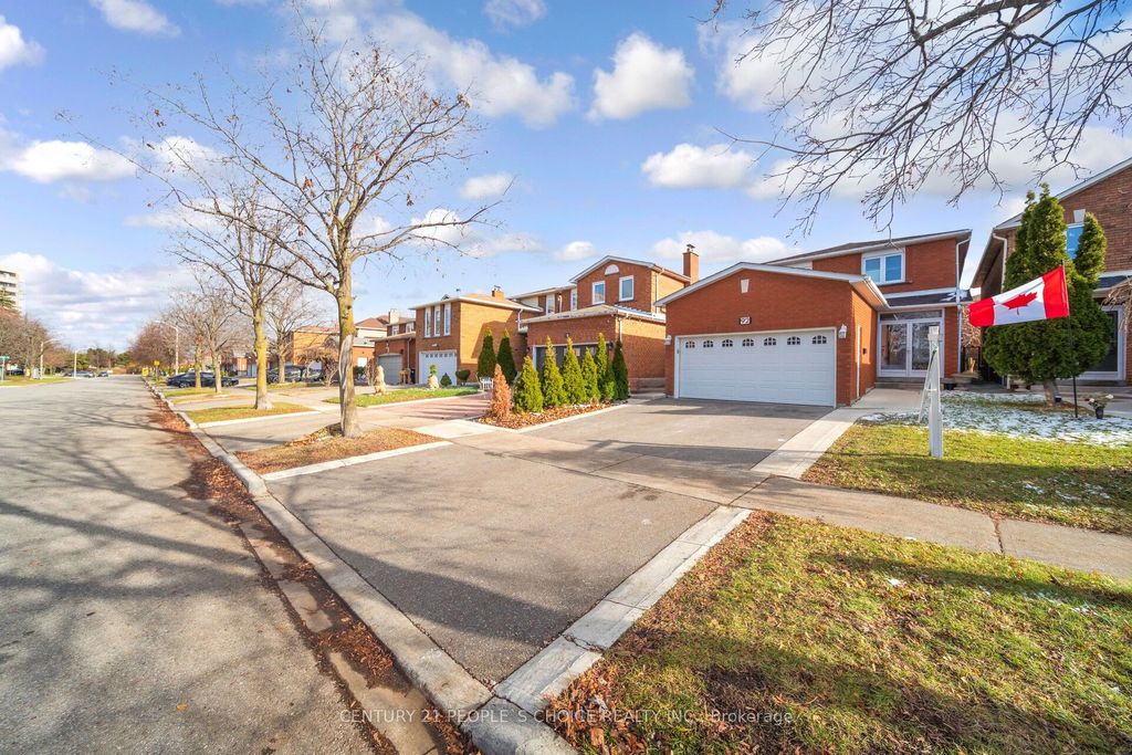 Photo of 92 Woolridge Court, Brampton, ON L6Y 3G3 (MLS # W12587962)