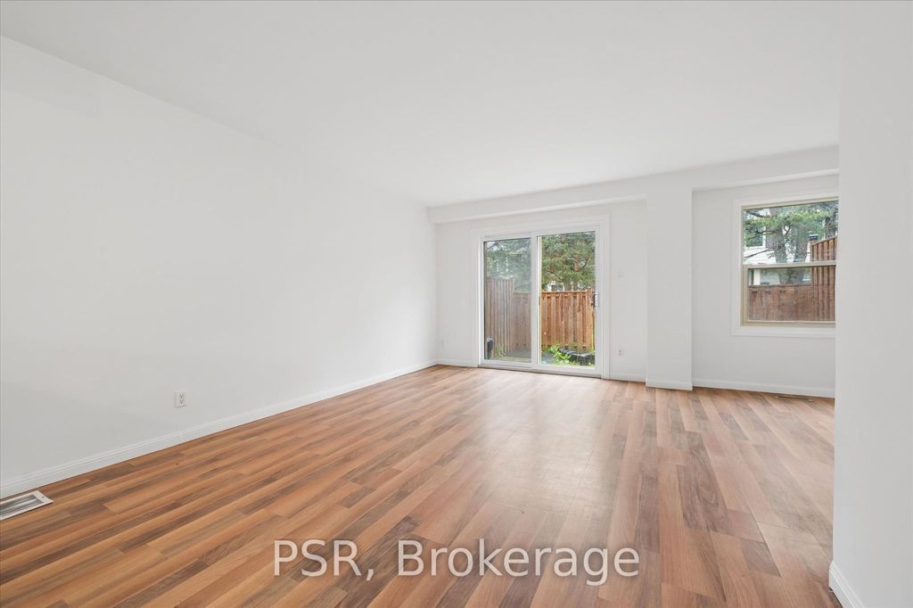 Photo of 25 Queenston Drive, Kitchener, ON N2B 2T8 (MLS # X13202626)